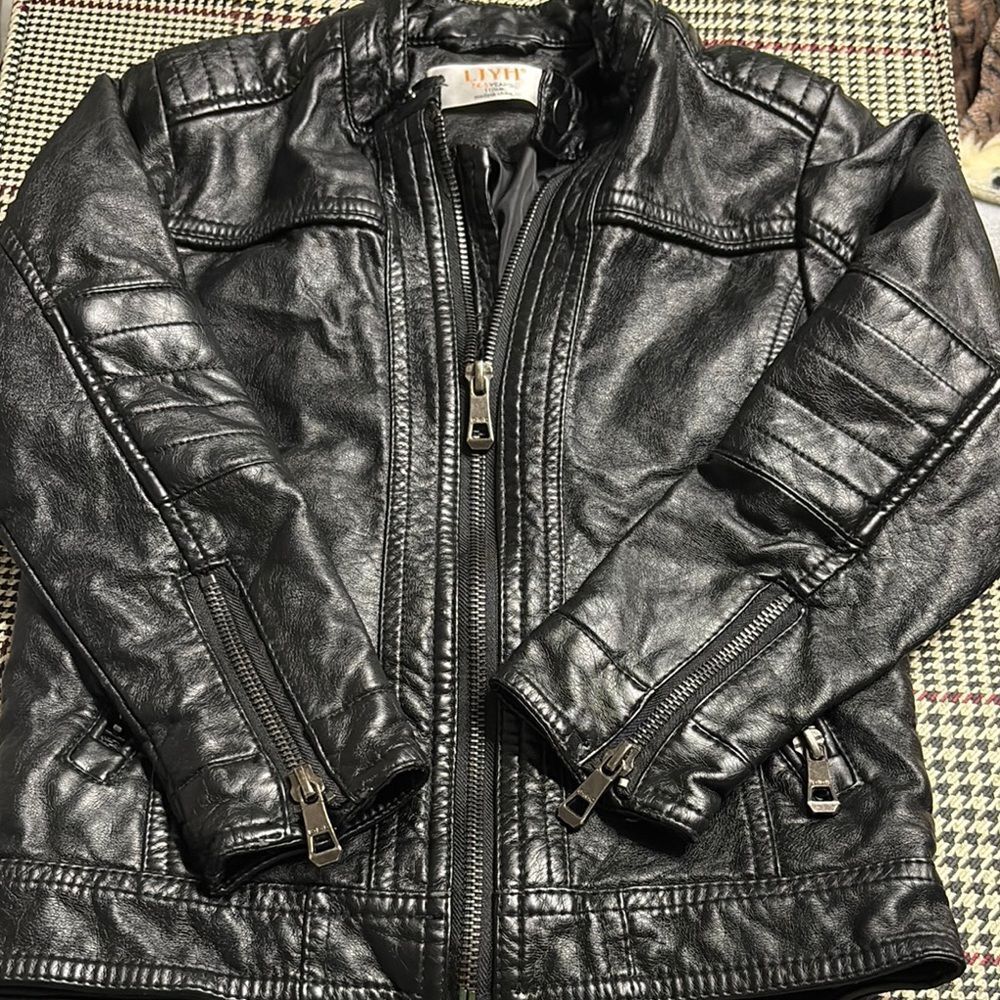 LJYH Girls Black Faux Leather Jacket Size 4-5 years Very Nice!